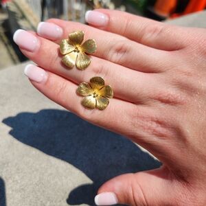 Oversized gold flower studs